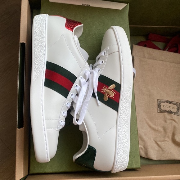 Gucci Women‘s Ace Sneaker with Bee - Picture 5 of 7